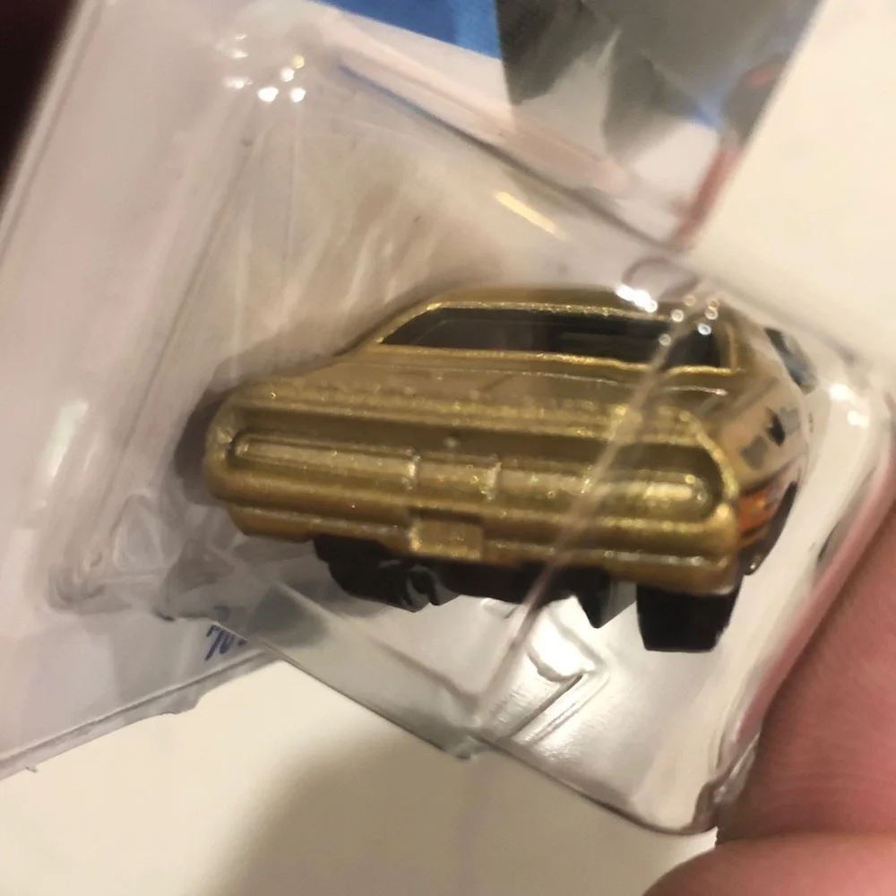 Mattel Hot Wheels Gold and Black '70 Dodge Hemi Challenger